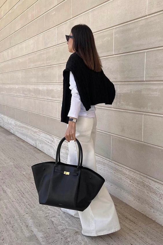 Damen Schultertasche | Geräumiges Innenfach & Abschlussakzent