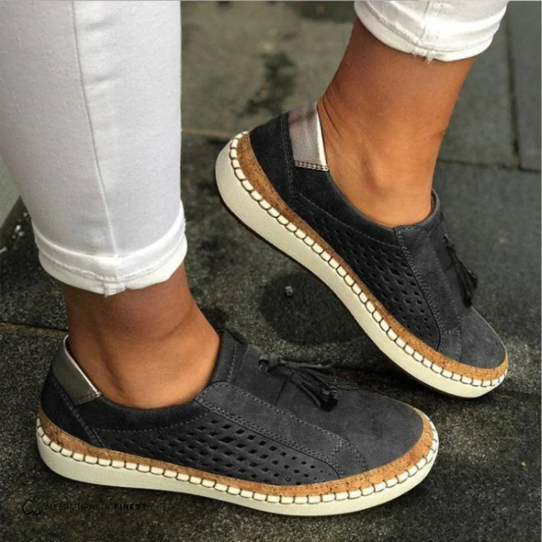 Sneaker Damen | Slip-on mit Perforation & Quastendetail