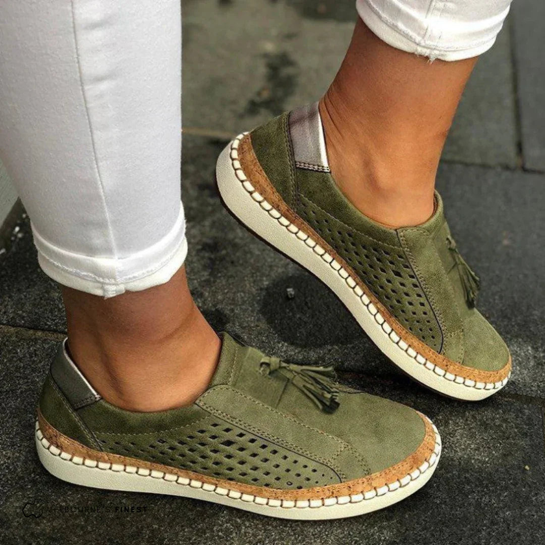 Sneaker Damen | Slip-on mit Perforation & Quastendetail
