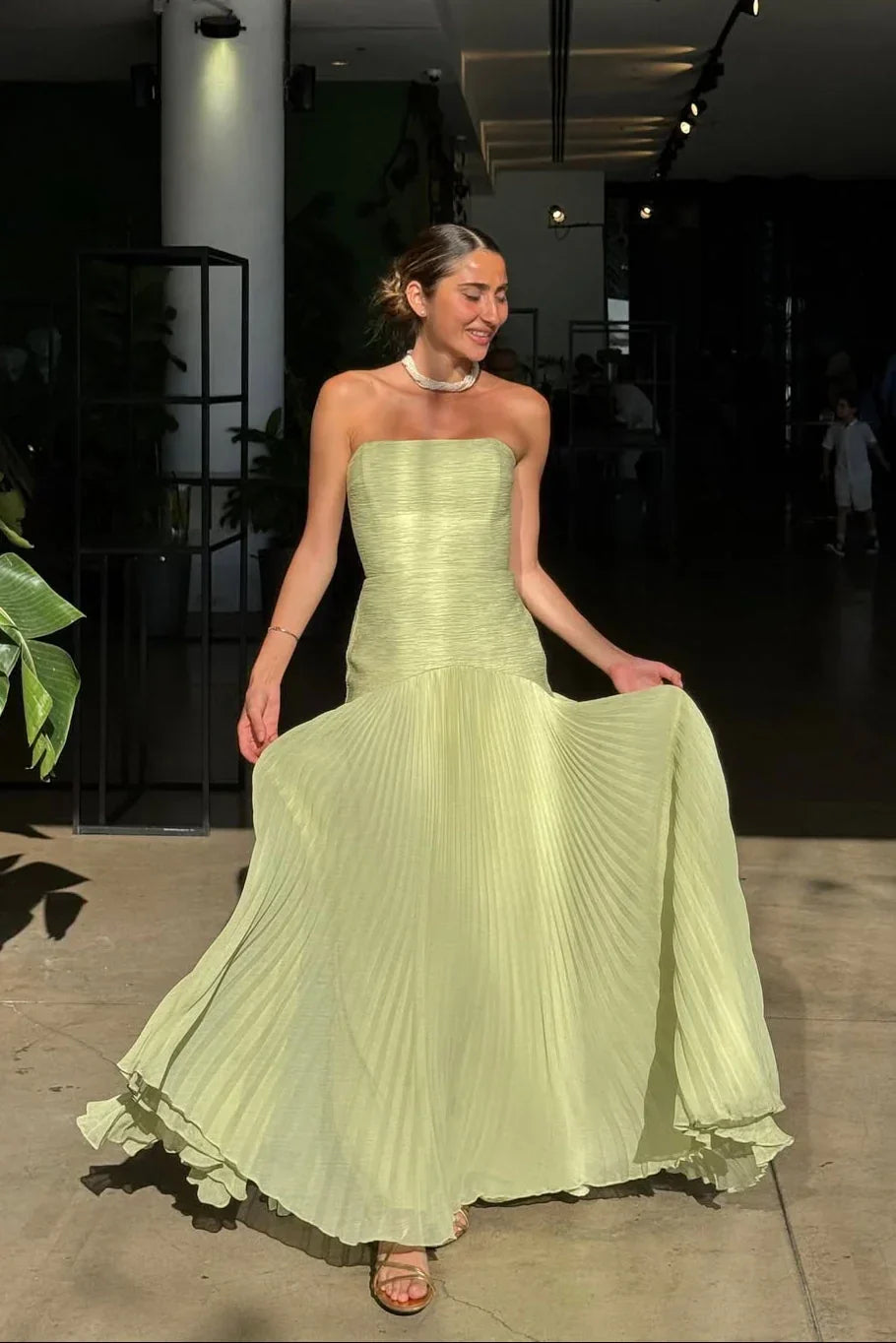 Kleid Hochzeitsgast Damen | Maxi mit Plissee & Trägerlosen Oberteil