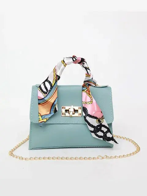 Umhängetasche mit Schalgriff | Akzentuierter Griff & kompaktes Design